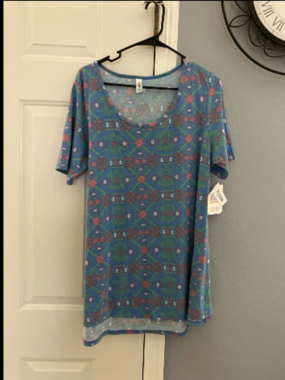 NWT LuLaRoe Brand Perfect Tee Size Large